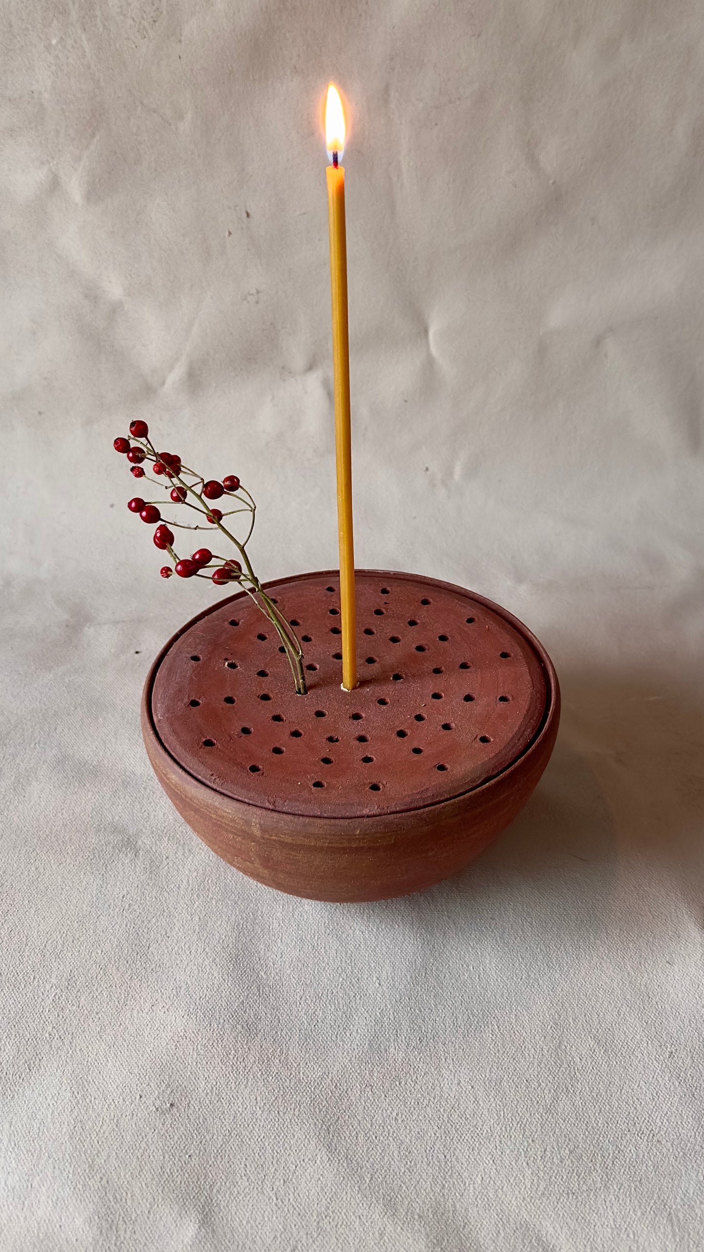 Terra schaaltje met bloemsteker