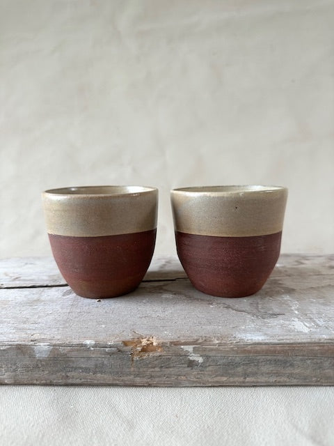 thee/koffiekop van rode steengoedklei