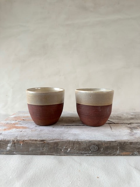 thee/koffiekop van rode steengoedklei