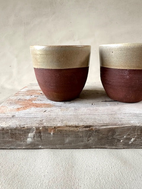 thee/koffiekop van rode steengoedklei