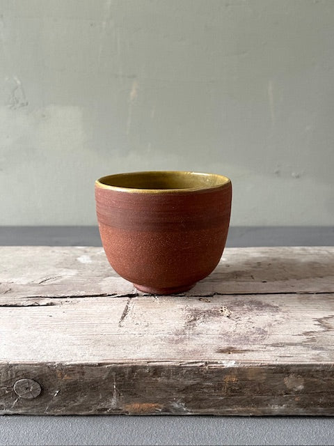 Kop van rode steengoedklei