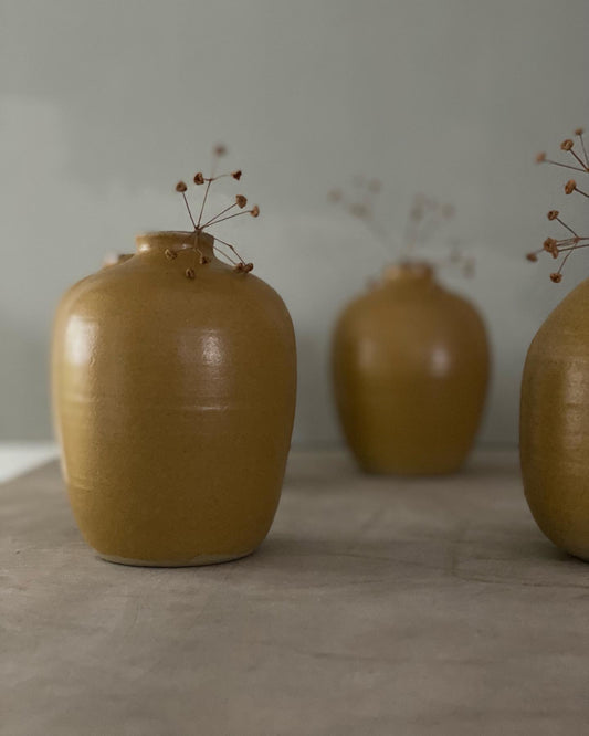 Vaasjes met IJsselklei pigment